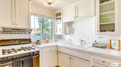 506 N Rosemary Ln in Burbank, CA - Building Photo - Building Photo
