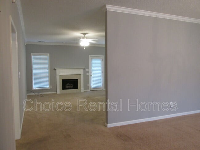 property at 102 Aaron Parc Ct