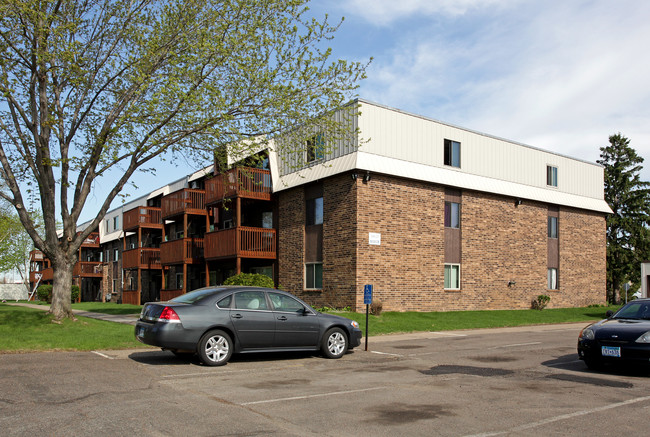 Garrett Square in Apple Valley, MN - Foto de edificio - Building Photo