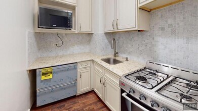 420 E 55th St in New York, NY - Foto de edificio - Building Photo