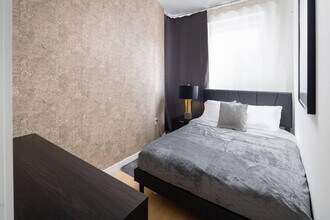 70 W 45th St in New York, NY - Building Photo - Building Photo