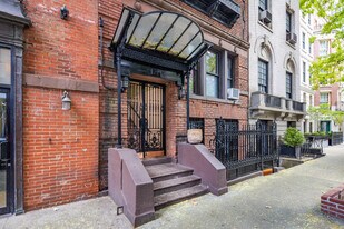 27 E 63rd St Apartments