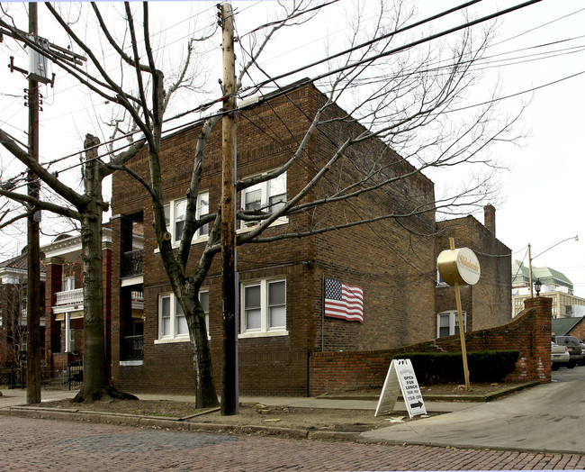 2206 Murray Hill Rd in Cleveland, OH - Building Photo - Building Photo