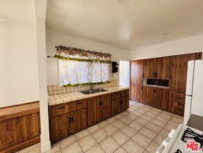 1100 W 48th St in Los Angeles, CA - Building Photo - Building Photo