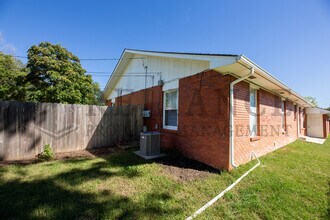 1513 S Edwards St in Wichita, KS - Foto de edificio - Building Photo