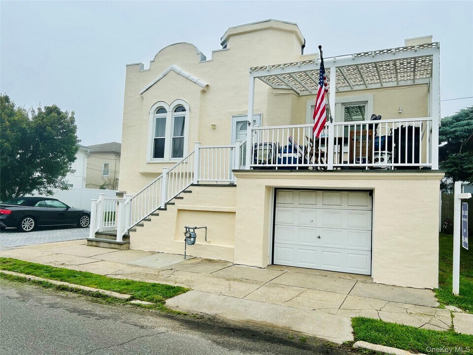 105 Mitchell Ave in Long Beach, NY - Building Photo