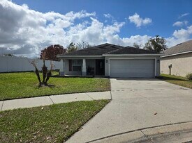 1906 Danes Ct in Lakeland, FL - Building Photo