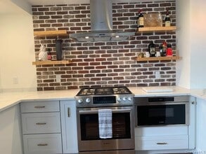 79 Waterside Ave in Northport, NY - Building Photo - Building Photo
