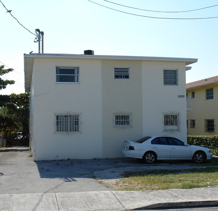 1620 NW 2nd St in Miami, FL - Building Photo