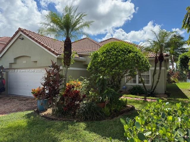 property at 2909 Oak Park Cir