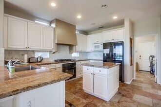 16390 Los Rosales St in San Diego, CA - Building Photo - Building Photo