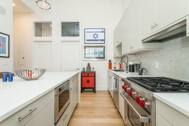 65 Green St in Boston, MA - Building Photo - Building Photo