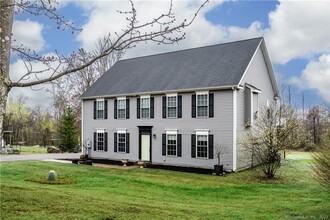 105 Town Hill Rd in Warren, CT - Building Photo - Building Photo