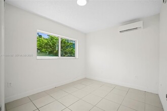 2622 NW 24th St in Miami, FL - Building Photo - Building Photo