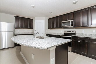 163 Violet Ct in Poinciana, FL - Building Photo - Building Photo