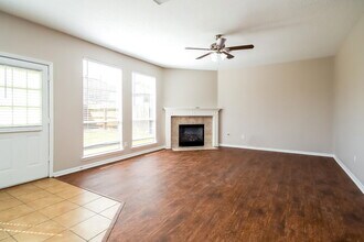 4939 Timber Path Dr in Humble, TX - Foto de edificio - Building Photo