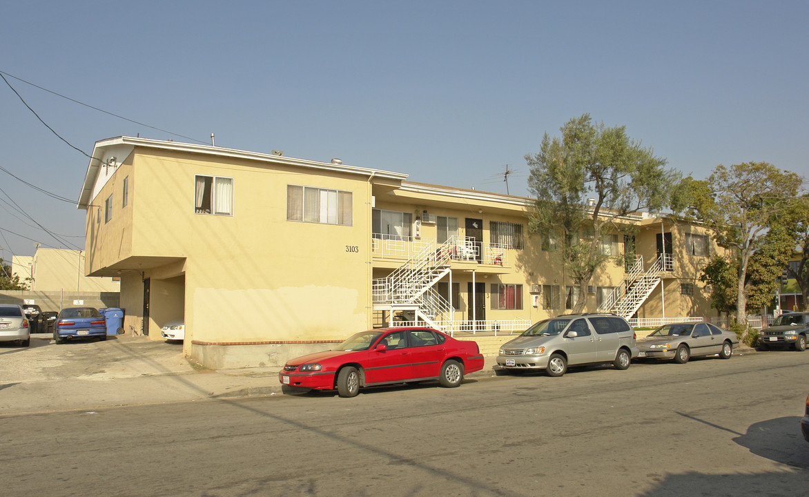 31013 W 15th St in Los Angeles, CA - Building Photo