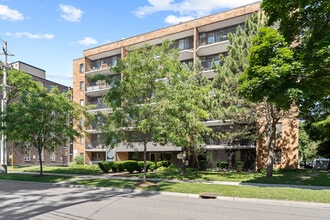 Glenwood Apartments in Windsor, ON - Foto de edificio - Building Photo