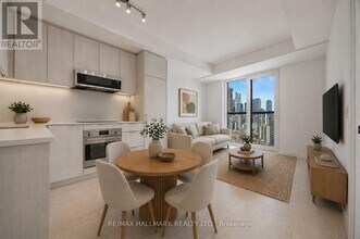 308 Jarvis St in Toronto, ON - Building Photo - Building Photo