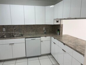 5050 NW 7th St in Miami, FL - Building Photo - Building Photo