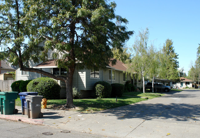 Shamrock Gardens in Healdsburg, CA - Building Photo - Building Photo