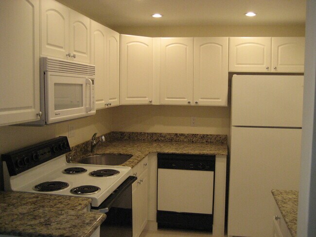 490 NW 20th St, Unit 303 photo'
