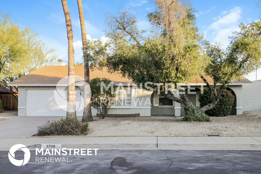 2708 W Acoma Dr in Phoenix, AZ - Foto de edificio
