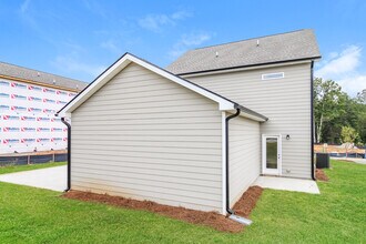 135 Heard Ln in Covington, GA - Foto de edificio - Building Photo