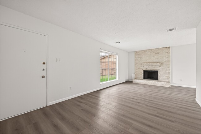 property at 7523 La Pl Dr