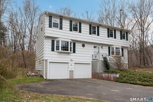52 Laura Rd in Hamden, CT - Building Photo