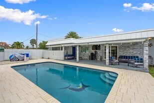 2918 Cleveland St, Unit 310 in Hollywood, FL - Building Photo