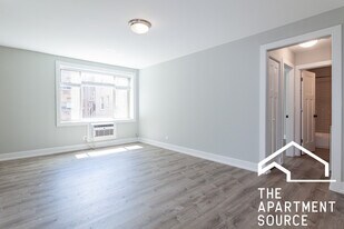 529 W Surf St, Unit 517 in Chicago, IL - Building Photo