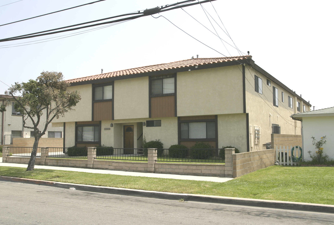 16800 S Denker Ave in Gardena, CA - Building Photo