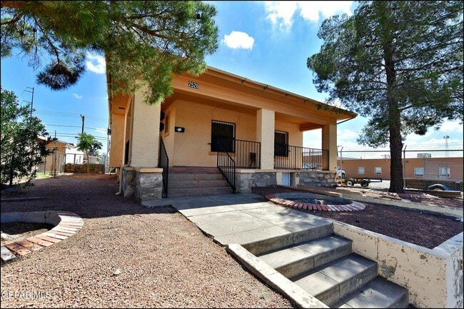 2526 Yandell Dr in El Paso, TX - Building Photo - Building Photo
