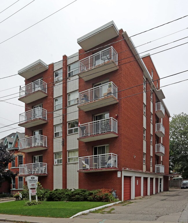 93 Emerald St S