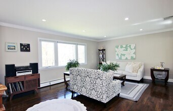 30 Possum Cir in Norwalk, CT - Foto de edificio - Building Photo