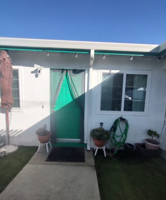 1049 Trinity Ave in Seaside, CA - Building Photo - Building Photo