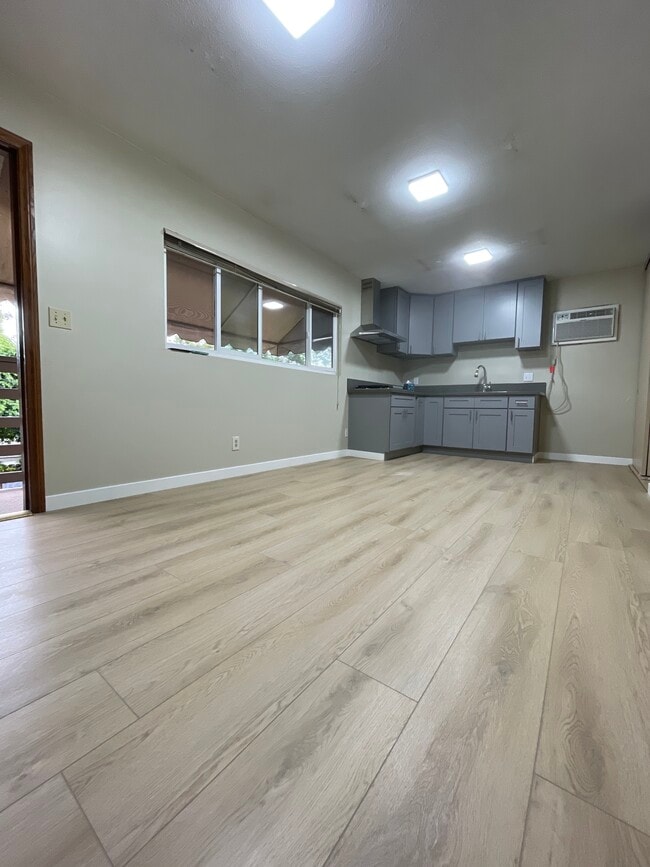 1309 N Linwood Ave in Santa Ana, CA - Building Photo - Building Photo