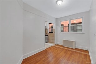 34-38 34th St in Queens, NY - Building Photo