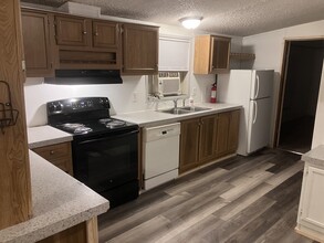 227 F St in Dickinson, ND - Building Photo - Building Photo