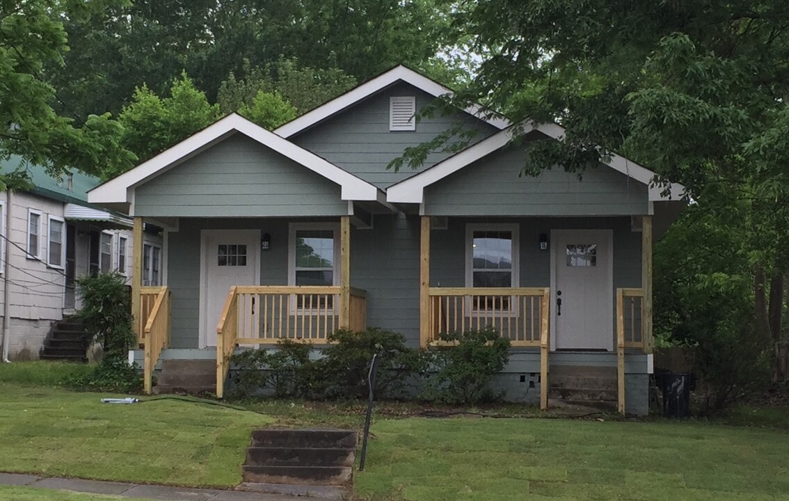 1707 Oxmoor Rd in Homewood, AL - Foto de edificio