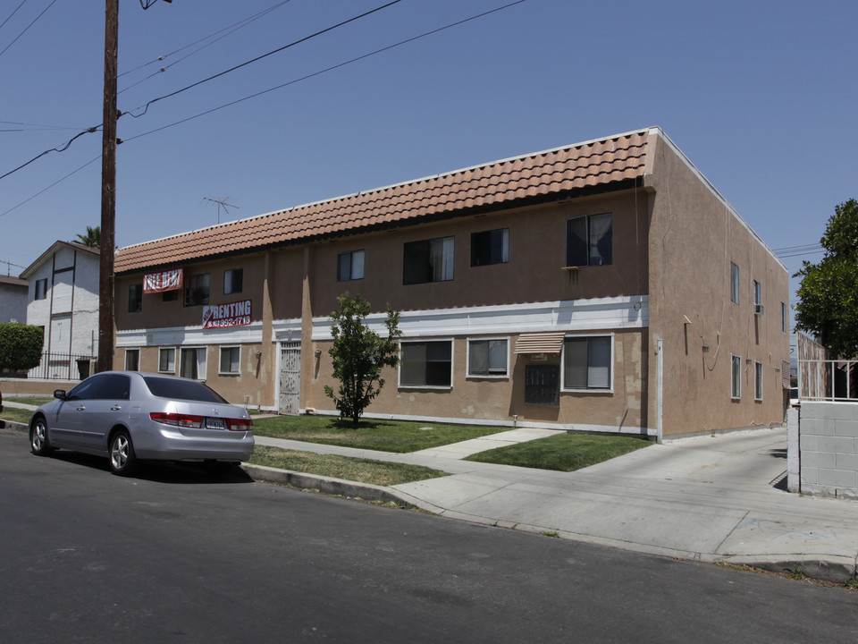 6910 Simpson Ave in North Hollywood, CA - Foto de edificio