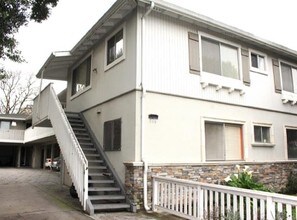 806 Fulton St in Redwood City, CA - Foto de edificio - Building Photo