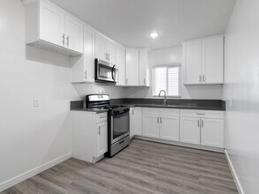 1577 Pine Ave, Unit 08 in Long Beach, CA - Foto de edificio - Building Photo