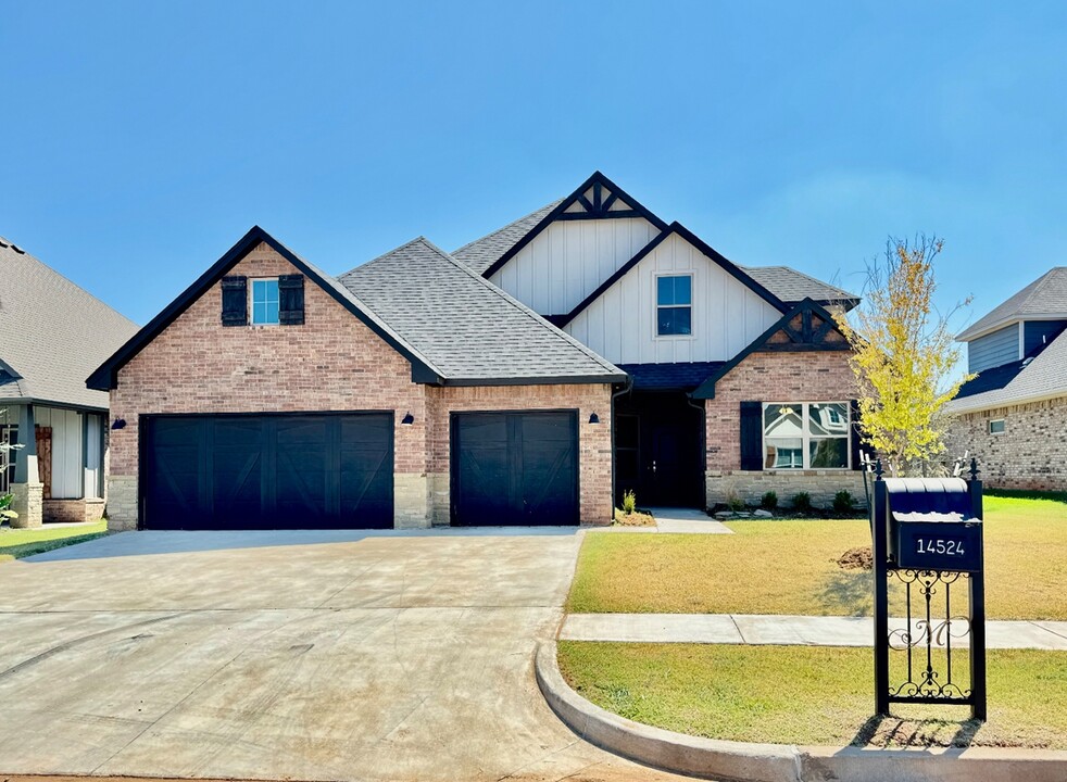 14524 Rochefort Ln in Yukon, OK - Foto de edificio