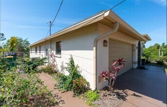 11195 Seabreeze Ave in Port Charlotte, FL - Building Photo - Building Photo