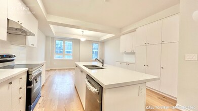 5950 Saigon St in Mississauga, ON - Building Photo - Building Photo