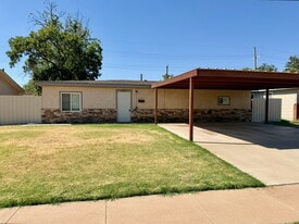 4411 32nd St in Lubbock, TX - Building Photo