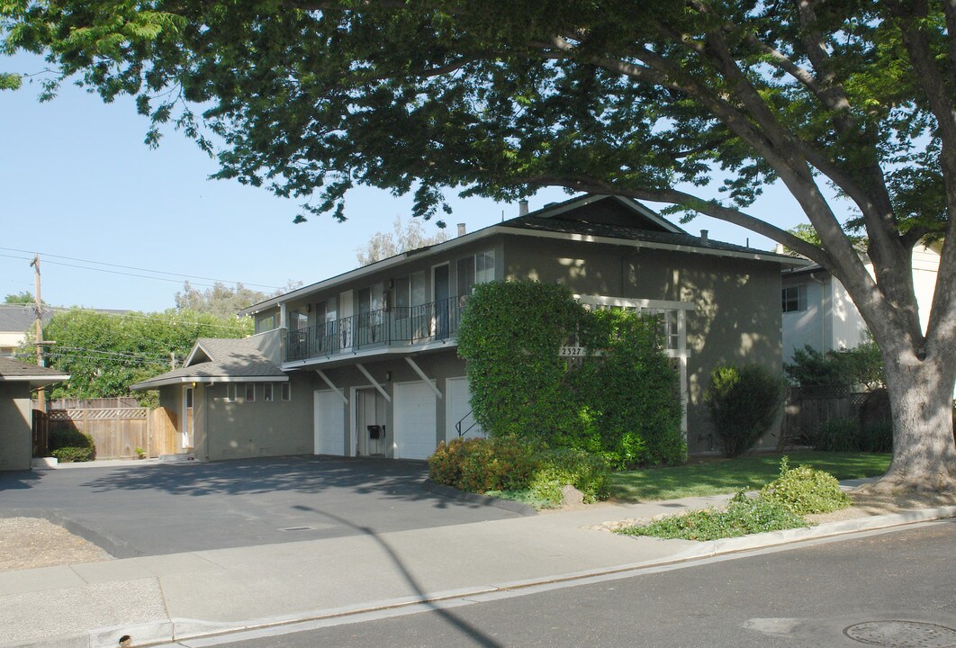 2327 Pauline Dr in San Jose, CA - Building Photo