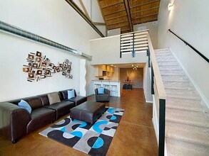 3033 Blake St, Unit 119 in Denver, CO - Building Photo - Building Photo